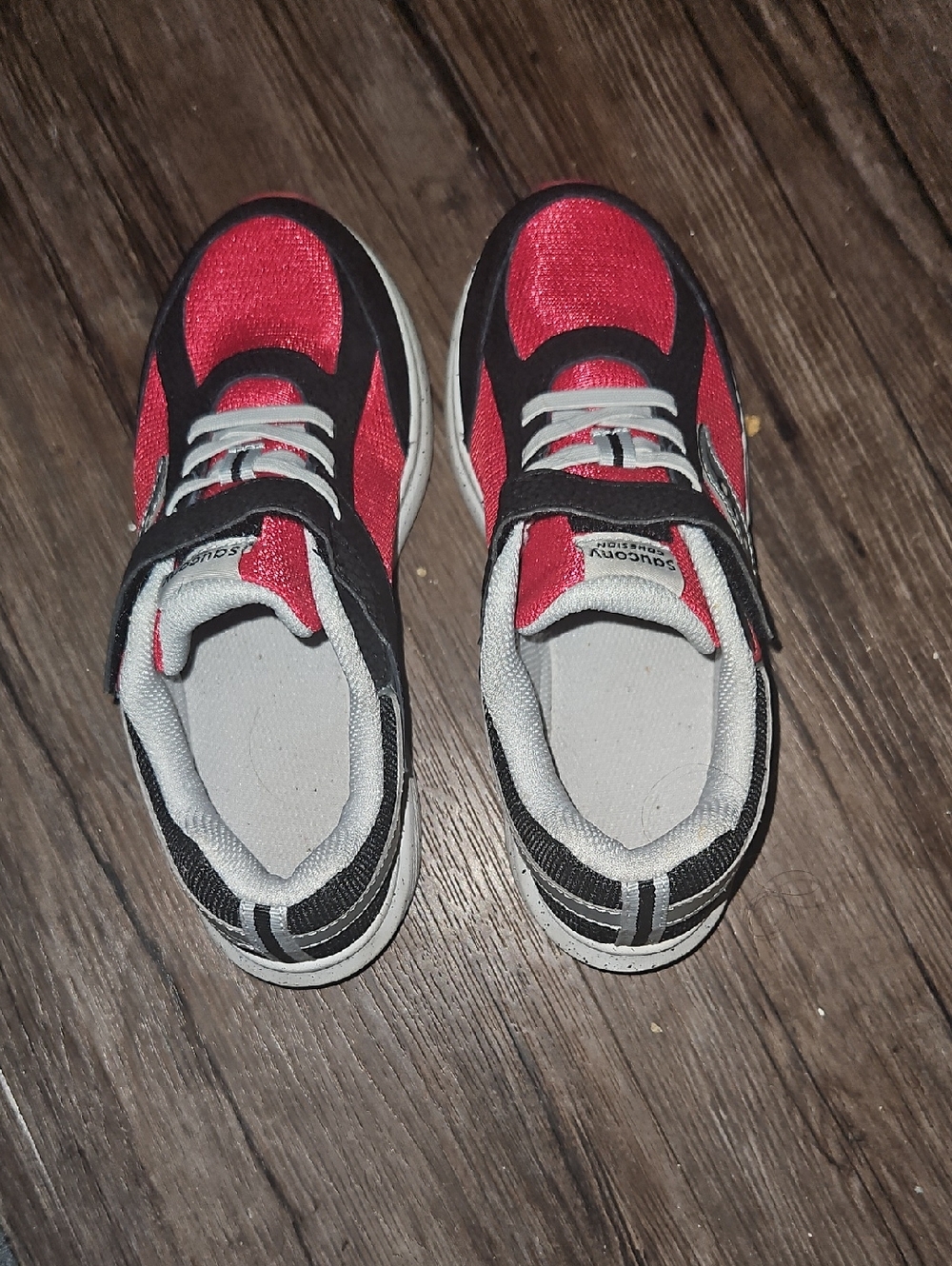 Like New Saucony SIZE 3 Red and Black Kids Athletic Sneakers